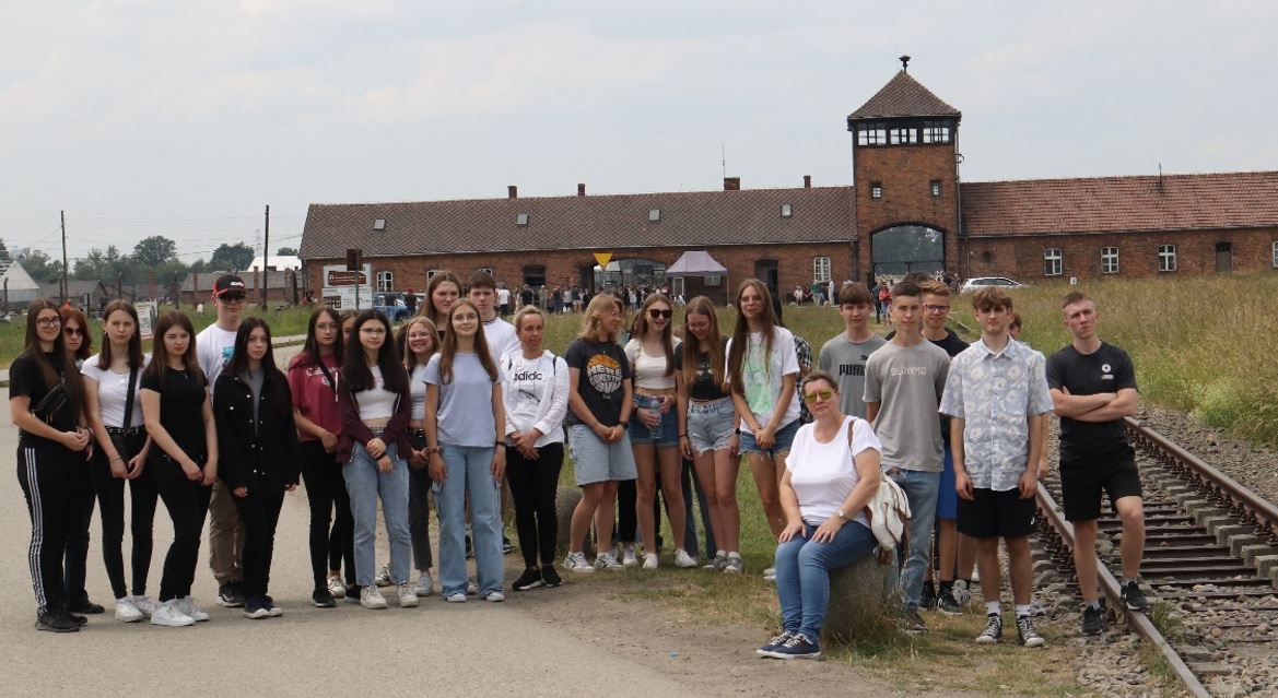 Wycieczka do Auschwitz – Birkenau i Wadowic w 83. rocznicę deportacji pierwszych transportów Polaków do niemieckiego nazistowskiego obozu