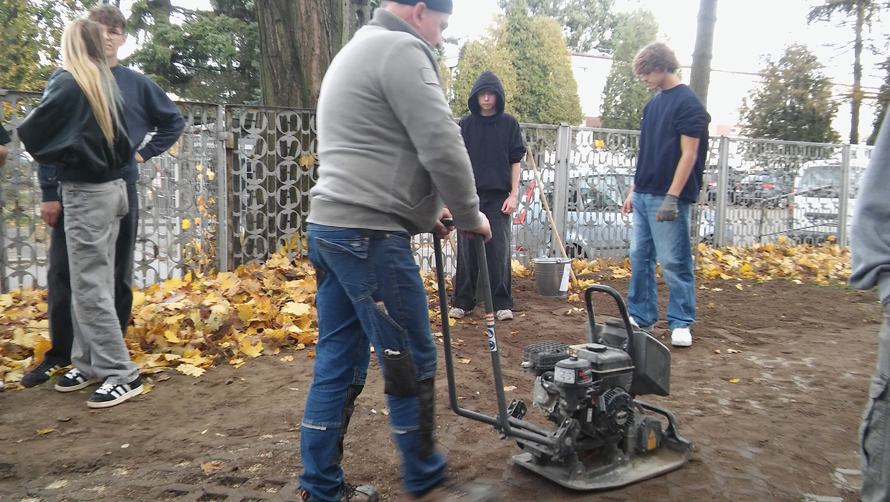 I znów powstał chodnik z pomocą budowlańców