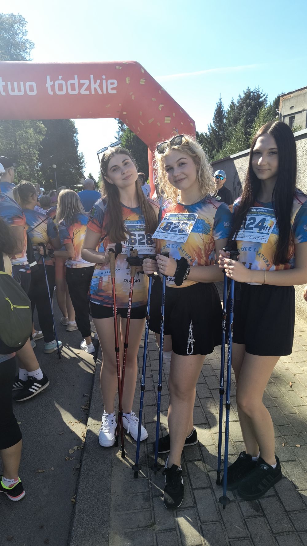 Wolontariusze ze Staszica na Integracyjnym Marszu Nordic Walking