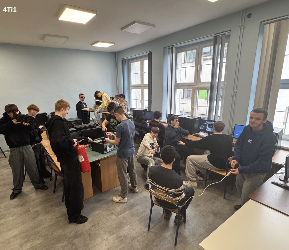 Kod, energia i&nbsp;restart wyobraźni – informatycy w&nbsp;konkursowej rywalizacji