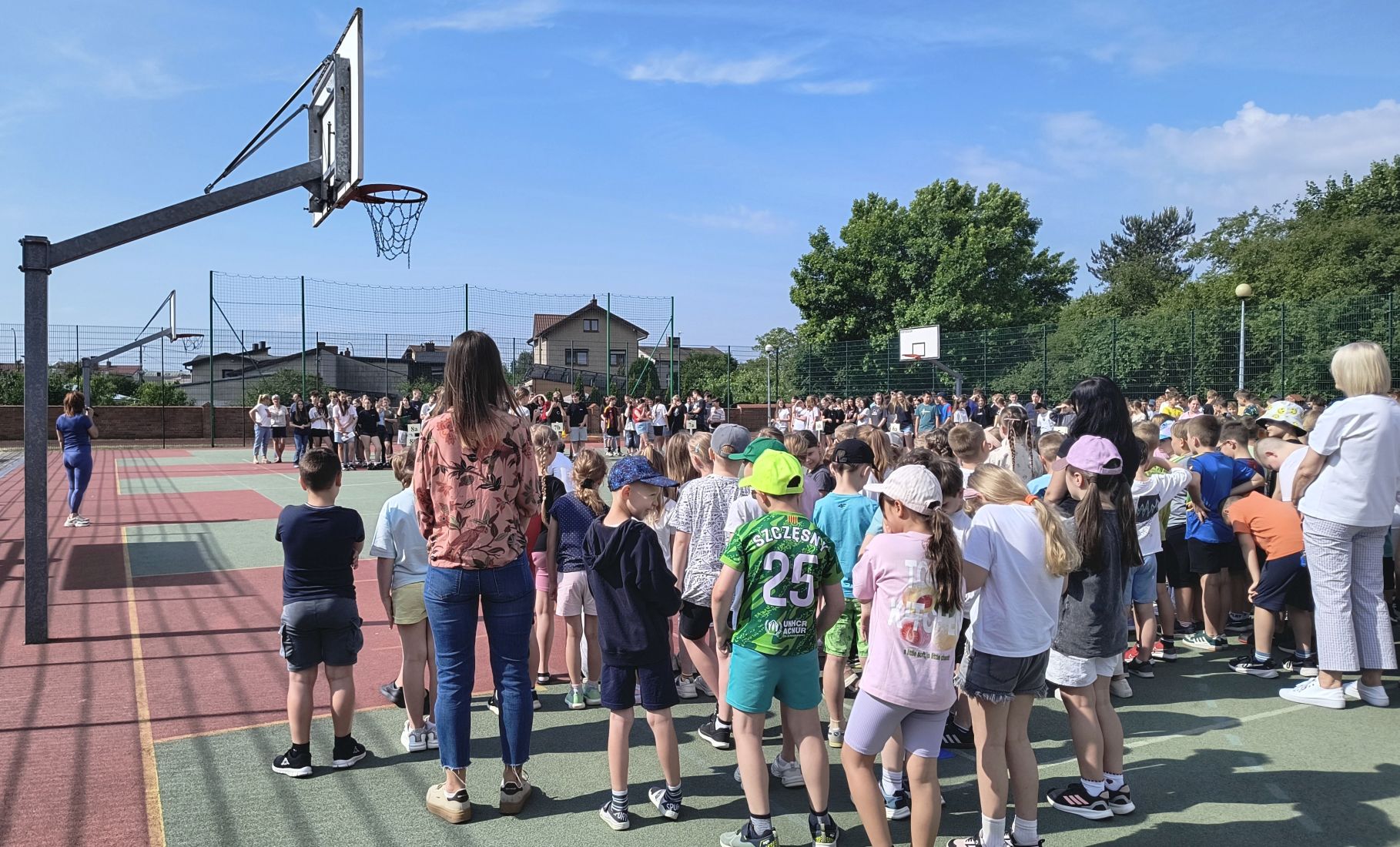 Wolontariusze naszej szkoły na&nbsp;Dniu Dziecka w&nbsp;Szkole Podstawowej nr&nbsp;3 w&nbsp;Wieruszowie